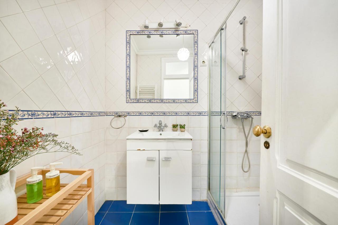 Spacious Bairro Alto Apartment With Courtyard, By Timecooler Lisbon Exterior photo